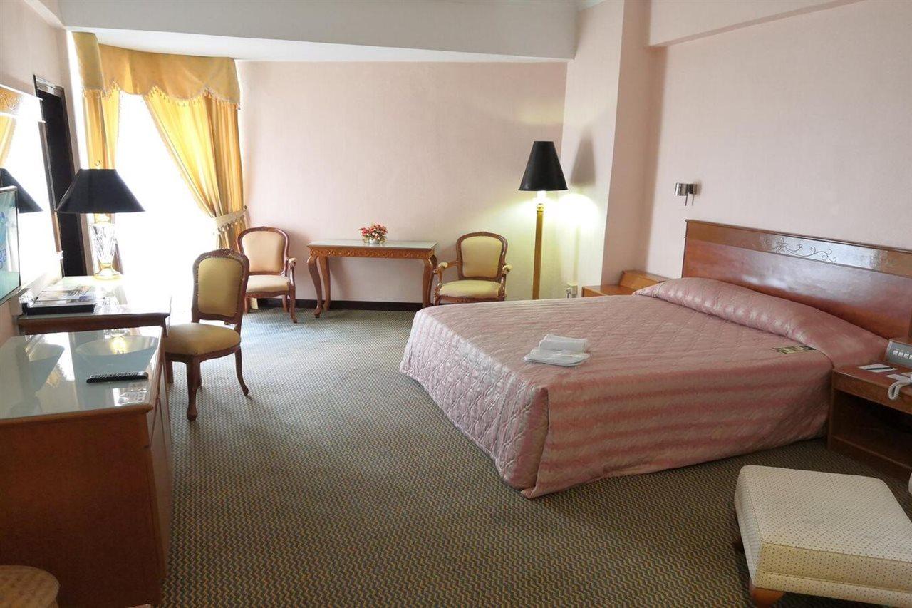 Grand Continental Hotel 4*