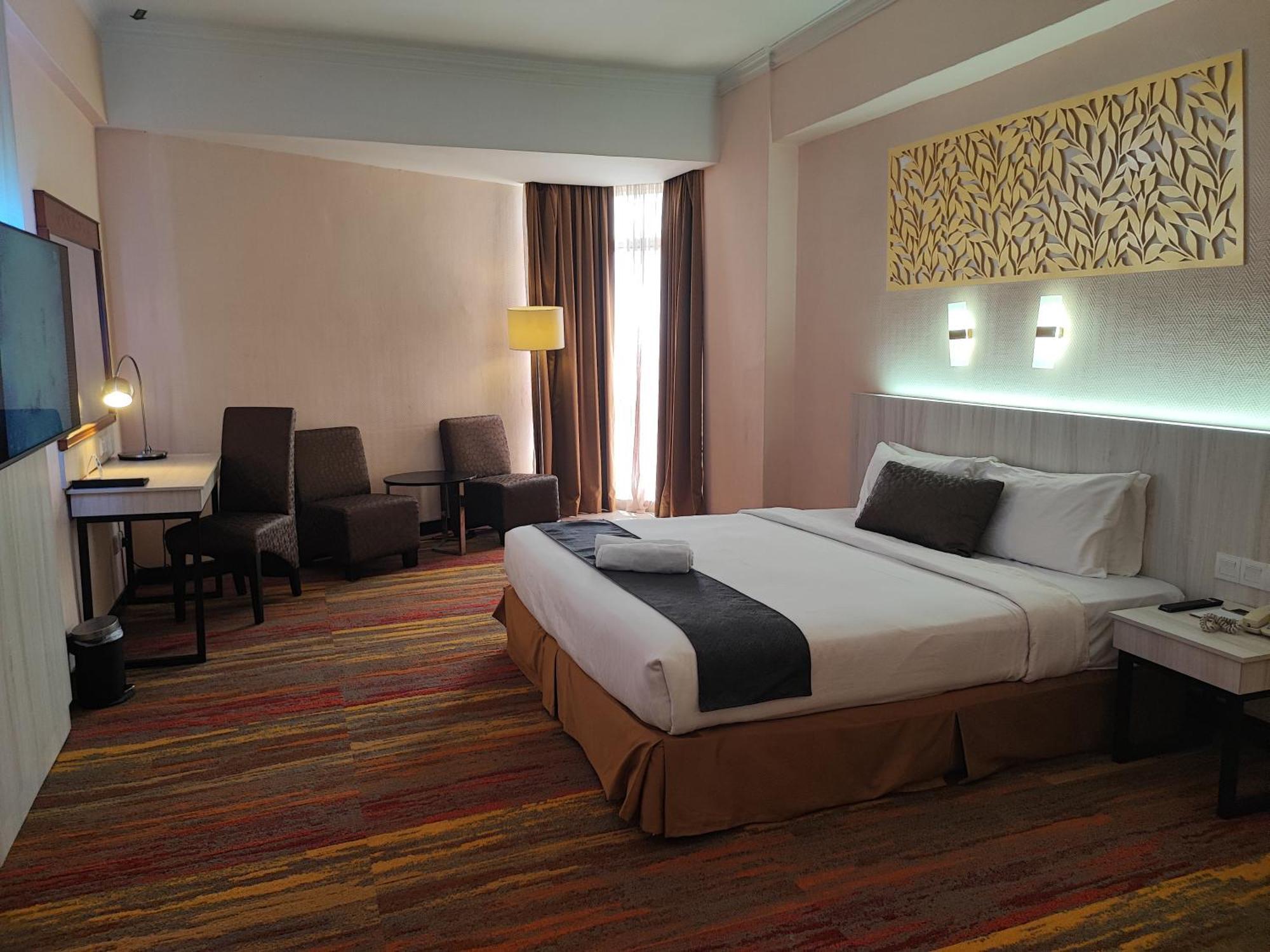 Hotel Grand Continental 4*