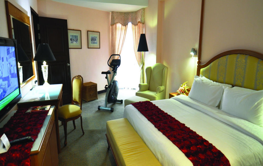 Grand Continental Hotel 4*