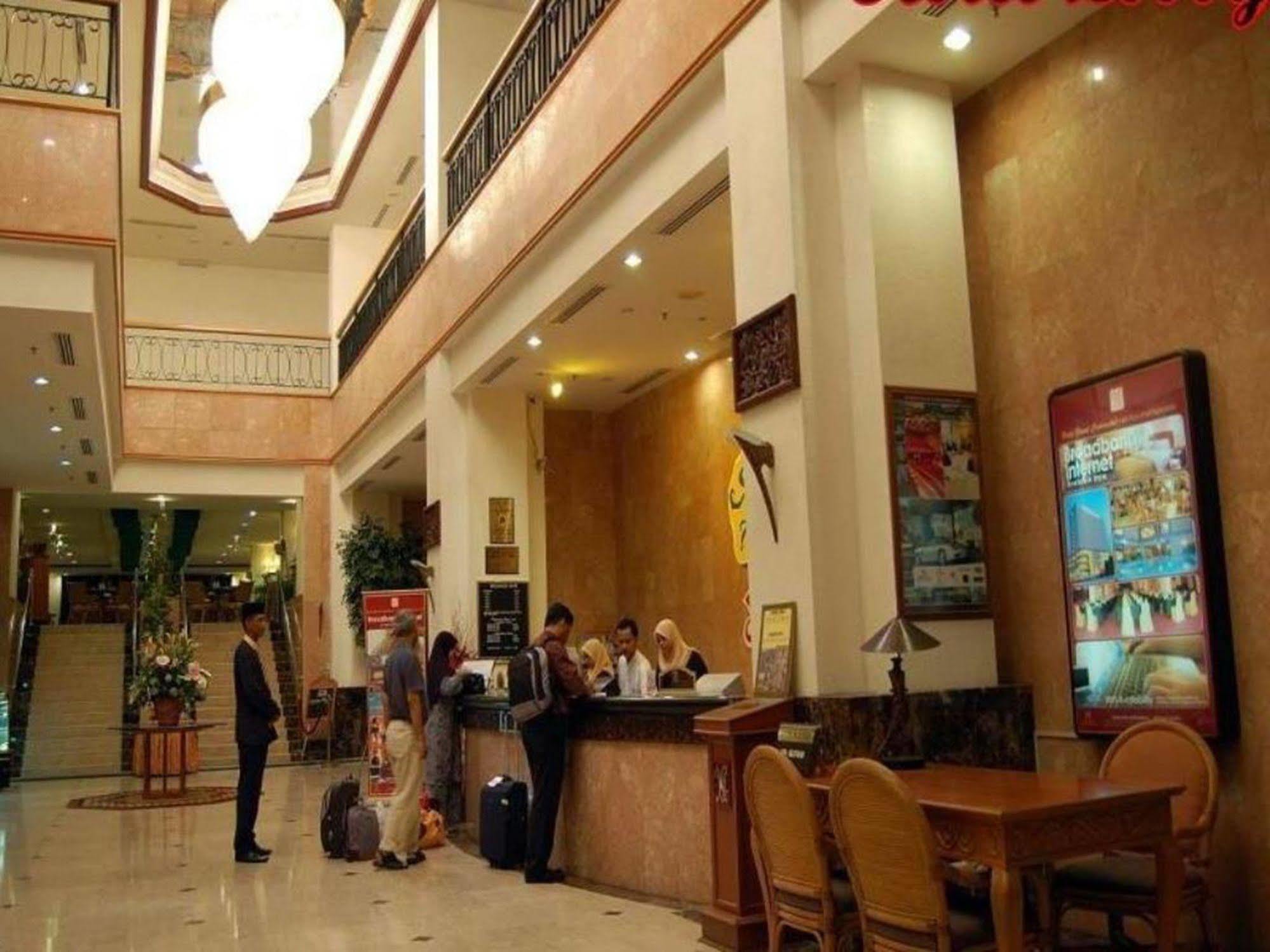 Grand Continental Hotel 4*