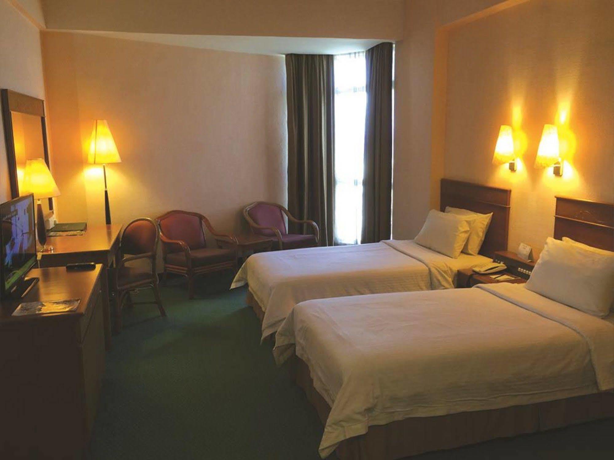 Hotel Grand Continental 4*